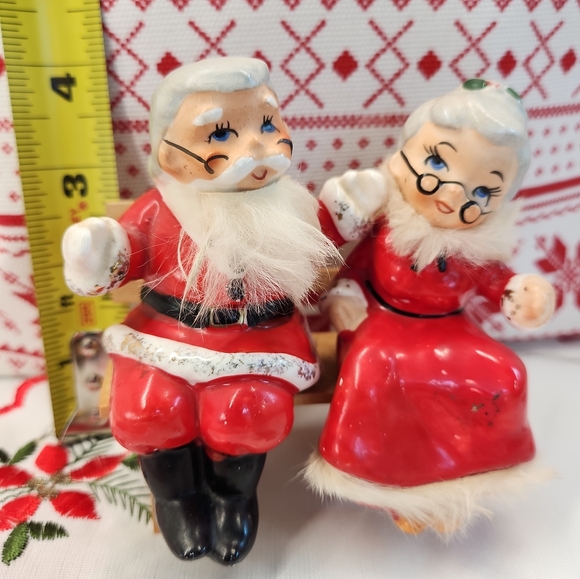 Vtg 1950's Santa & Mrs. Claus Salt & Pepper Shakers - Picture 10 of 12